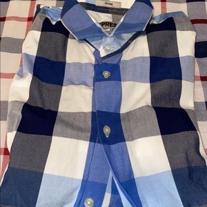 Fitted men’s dress shirt